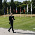 Dok u pozadini svira metal verzija EU himne, lideri rešavaju globalne krize