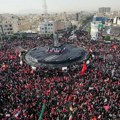 (Foto) Teheran: Milioni ljudi u pogrebnoj povorci ispraćaju telo ajatolaha Aija Hamneija