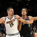 Jokić nije zatrpao koš Finiksa, ali je deliio asistencije: Važna uloga u pobedi Denvera