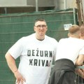 Kristijan Golubović ispred Pinka u majici „Dežurni krivac“