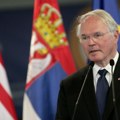 Hil: Na Srbiji je da odluči da li će dozvoliti diktatoru da je sputava