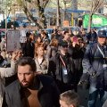 Protest u Novom Sadu: Studenti zvižde ispred suda, ima i policije (video, foto)