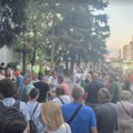 „Gledamo vas“: Zaječarci ispred tužilaštva najavili radikalizaciju protesta ako institucije budu „gluve“ na njihove zahteve…
