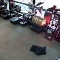 Pogledajte haos na stadionu Partizana: Masovna tuča u Humskoj, Delije napale butik crno-belih?