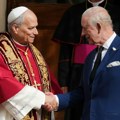 Razvedeni kralj Engleske pomolio se prvi put sa papom posle 500 godina