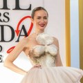 Pravljena 4.000 sati, sa 25.000 svilenih pera: Haljina Emili Blant sa premijere filma "Đavo nosi Pradu 2" je čist luksuz