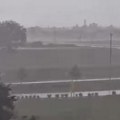 Strašno nevreme koje juri ka Srbiji stiglo i u Hrvatsku! Temperatura u samo sat vremena pala za 10 stepeni! Potop i u Zagrebu…