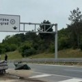 Pažnja, prevrnuo se automobil na samom ulasku u Beograd: Saobraćajna nesreća na auto-putu iz smera Niša, vozači, oprez! (video)…