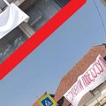Transparent „Srbija pobeđuje“ nestao sa Osmospratnice, u Badincu osvanuo „Studenti pobeđuju“