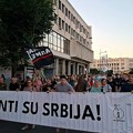 Obeležena godišnjica napada na građane i studente kod prostorija SNS-a
