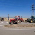 Protest poljoprivrednika kod Aradca: I cena suncokreta i budući auto-put ih teraju na ulicu