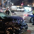 Prvi snimci sa mesta nesreće u centru Beograda: Vozilo potpuno smrskano, delovi rasuti po putu, ima povređenih