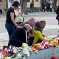 U zagrljaju, slomljeni od bola: Potresna scena u centru Bora: Baka i deka ubijene Danke Ilić grcali u suzama dok su palili…