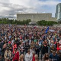 Napeto u Slovačkoj: Ponovo veliki protesti u Bratislavi, premijer Fico krenuo Orbanovim putem