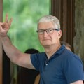 Zašto Apple proizvodi iPhone u Kini? Tim Kuk daje poražavajuće objašnjenje po SAD