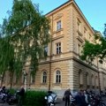 VIDEO: Učenici Zemunske gimnazije blokirali školu, traže da im se obrati direktorka
