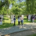 Ispred Arhiva otvorena izložba „Niš – grad stradanja, slobode i meraka”