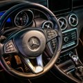 Prevara sa vraćanjem kilometraže košta kupce automobila u Srbiji na milione dinara svake godine