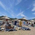 Na ovoj plaži u Crnoj Gori kafa dva evra, komplet ležaljki 12 evra! Apartman platili 30 evra: Pristupačne cene napunile sve do…