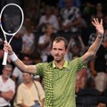 Medvedev gubio, ali uspeo da izbori polufinale