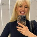 Ања се не одваја од сина Филипа: Привила га уза себе, љуби га у главу, призор топи срце (фото)
