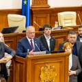 Opozicija blokirala govornicu
