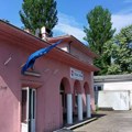 Prištinske vlasti preuzele železničku stanicu u Zvečanu: Uklonjena ćirilična tabla, istaknuta kosovska zastava