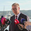 Le Monde: Vučić se oslanja na ultralojaliste kako bi oslabio antikorupcijski pokret