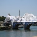 Ko je umetnik koji je ovog leta transformisao čuveni pariski most