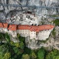 Ovaj manastir visi nad provalijom na 1.200 metara: Svecima na freskama nedostaju oči, svetinju sagradili monasi kada im se…