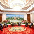 Peskov otkrio glavne teme razgovora Putina i Sija