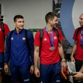 Košarkaši Srbije stigli u Beograd, navijači ih pozdravili; Bogdanović: Presrećan sam