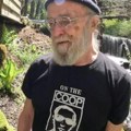 Ima 82 godine i pola veka živi sam u šumi, račune ne plaća, a za napajanje kolibe koristi vodeničko kolo (VIDEO)