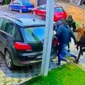 Brutalan napad u Inđiji, huligani pretukli muškarca dok je nosio bebu, pored njega bila majka