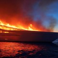 Veliki požar u marini u Medulinu: „Gorelo more“, meštani skakali u vodu zbog brodica (FOTO)
