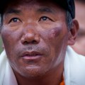 Nepalski alpinista Kami Rita 30. put na vrhu Mont Everesta, nov svetski rekord