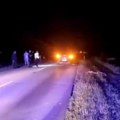 Teška saobraćajna nesreća kod Zrenjanina: Žena i dete povređeni, put blokiran (video)