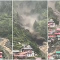 Zastrašujući snimak bujice koja je progutala indijsko odmaralište: Desetine ljudi nestale u nevremenu (VIDEO)