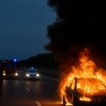 (Foto) gori automobil na Mišeluku Vatrogasci i policija na terenu, čula se eksplozija