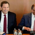 Traži se 30 milijardi: Više poreza ili manje socijale