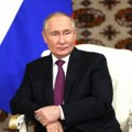 Europska komisija: Putin može putovati u Budimpeštu unatoč sankcijama i tjeralici