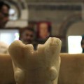 Prevarant sprečen da proda lažne statue aukcijskoj kući „Sotbiˮ