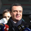 „Nisam protiv toga što bacaju jaja, ali žalim što neće da se sastanu“: Kurti reagovao na incident na sednici parlamenta