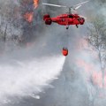 (Foto, video) "Hoćemo direktno na plamen? Da, da, direktno!" Leteli smo sa pilotima Helikopterske jedinice MUP-a i ovo je bilo…