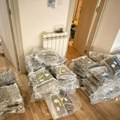 (Foto) Zaplenjeni kokain, marihuana, amfetaminsko ulje i hašiš: Uhapšen muškarac (28) u Sremskoj Mitrovici
