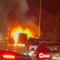 (Video) "Nadam se da su izašli na vreme": Automobil se pretvorio u buktinju kod Zlatibora, saobraćaj obustavljen