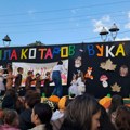 (VIDEO) Jesenji karneval u Lazarevcu: Mališani, igra, jesenje boje i humanost za Kostu