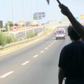 (VIDEO) Blokada traje: Na Gazeli 40 stepeni, vozila hitne pomoći prolaze