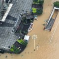 Dva vatrogasca nastradala, 30.000 osoba evakuisano zbog poplava u Kini