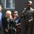 Šapić otkrio spomenik Tomi Zdravkoviću u Skadarliji: Siguran sam da će njegove pesme živeti zauvek, kao i sećanje na…